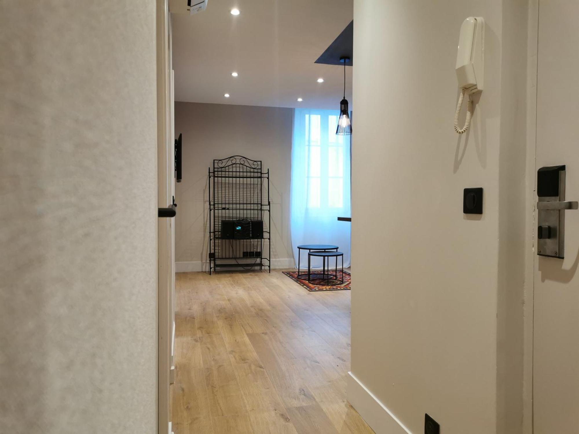 7Art Hotel Cannes Room photo